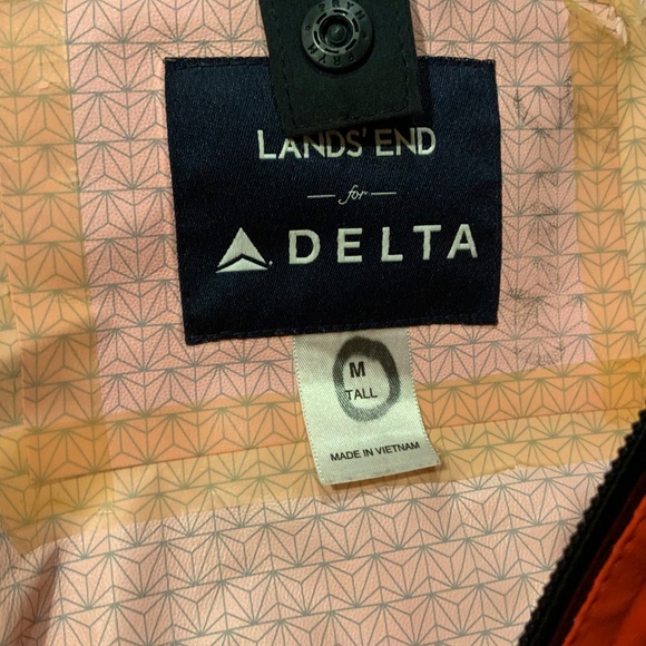 Delta Airlines Waterproof Hooded Reflective Jacket Size M Toll (by Lands End) - Picture 3 of 16